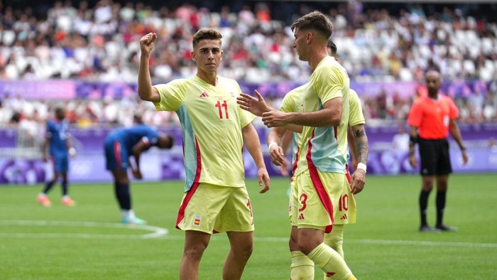 BORDEAUX, FRANCE - JULY 27: Fermin Lopez #11 of Team Spain celebrates scoring his teams first goal during the Mens group C match between Dominican Republic and Spain during the Olympic Games Paris 2024 at Nouveau Stade de Bordeaux on July 27, 2024 in Bordeaux, France. (Photo by Juan Manuel Serrano Arce/Getty Images)