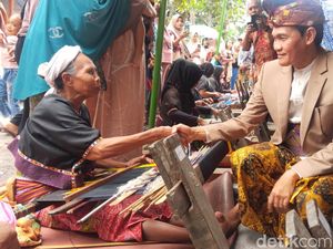 500 Penenun Ikuti Festival Begawe Jelo Nyesek di Lombok Tengah