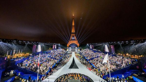 Gemerlap Menara Eiffel Saat Pembukaan Olimpiade Paris 2024