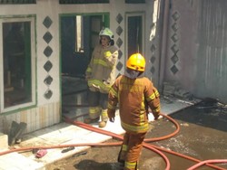 Bangunan Masjid di Pasar Caringin Bandung Terbakar