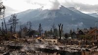 Kebakaran Hutan Hanguskan Kota Wisata Jasper Kanada