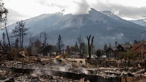 Kebakaran Hutan Hanguskan Kota Wisata Jasper Kanada