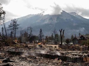 Kebakaran Hutan Hanguskan Kota Wisata Jasper Kanada