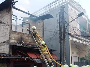 Kontrakan di Jakut Terbakar Imbas Korsleting Listrik, Kerugian Rp 200 Juta