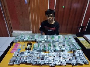 Kuli Asal Sragen Edarkan 7.068 Butir Pil Koplo di Ngawi Kuli Asal Sragen Edarkan 7.068 Butir Pil Koplo di Ngawi