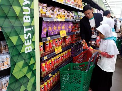 Membahagiakan Anak Yatim dengan Berbelanja Bersama
