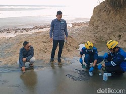 Menanti Hasil Uji Lab Cairan Hitam Pekat di Perairan Batu Penganten