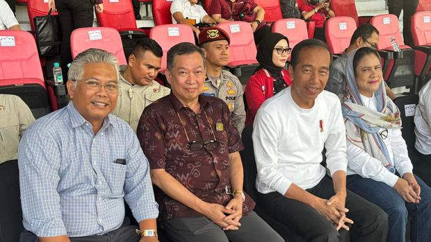 Owner PT. Barito Pacific, Prajogo Pangestu, bersama Presiden Joko Widodo