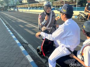 Pengendara Listrik di Sampang Diminta Disiplin Berlalu Lintas Pengendara Listrik di Sampang Diminta Disiplin Berlalu Lintas