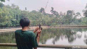Potret Hutan Kota Munjul, Spot Favorit Warga Buat Mancing-Refreshing
