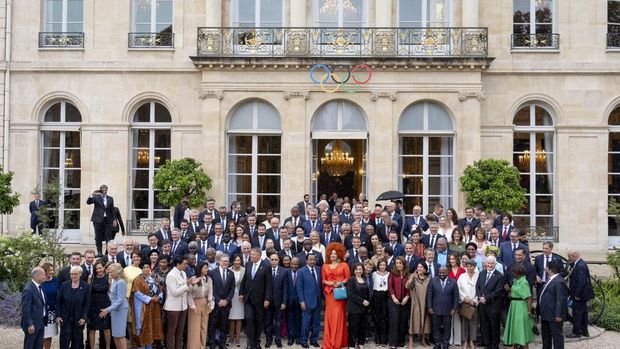 Presiden Prancis Emmanuel Macron sambut Prabowo Subianto jelang Olimpiade 2024 di Paris