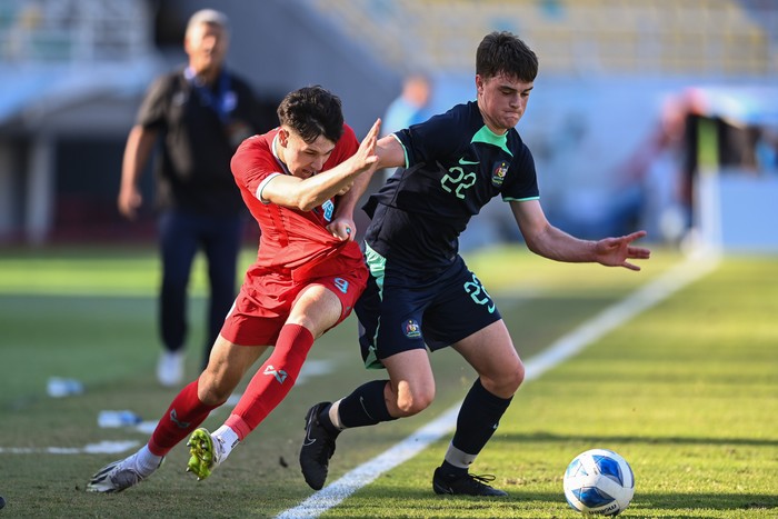 Thailand ke Final Piala AFF U-19 2024! Thailand berhasil menyabet tiket ke final Piala AFF U-19 2024. Negeri Gajah Putih lolos setelah menaklukkan Australia 1-0 meski sempat tampil 10 pemain. Duel berlangsung di Stadion Gelora Bung Tomo, Surabaya, Sabtu (27/7/2024) sore WIB.