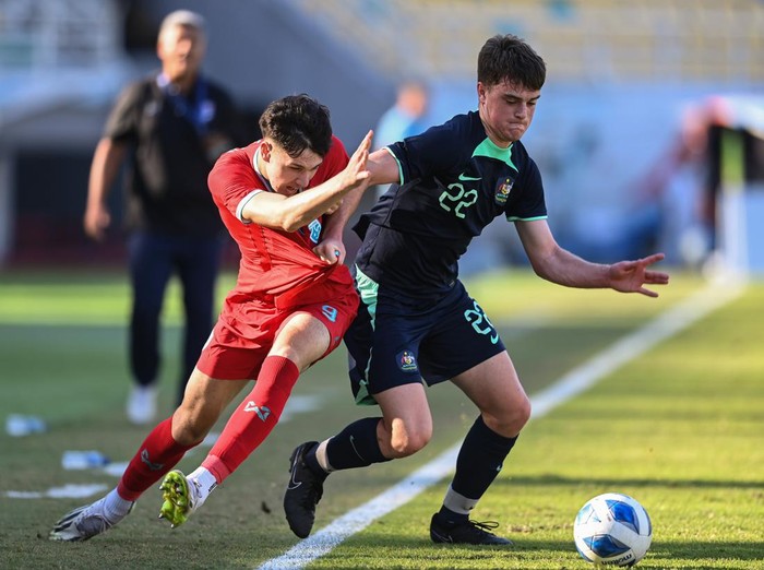 Thailand berhasil menyabet tiket ke final Piala AFF U-19 2024. Negeri Gajah Putih lolos setelah menaklukkan Australia 1-0 meski sempat tampil 10 pemain. Duel berlangsung di Stadion Gelora Bung Tomo, Surabaya, Sabtu (27/7/2024) sore WIB.