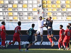 Australia tancap gas di babak kedua. Rapatnya barisan pertahanan Thailand masih sulit ditembus The Socceroos. Unggul jumlah pemain, Australia terus menggempur pertahanan Thailand di sisa waktu yang ada. Namun Thailand berhasil mempertahankan skor 1-0 hingga pluit panjang berbunyi. Kemenangan ini mengantarkan Thailand ke final Piala AFF U-19 2024. 