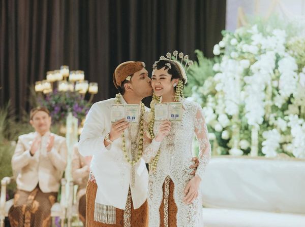 Thariq Halilintar Cium Aaliyah Massaid Usai Ijab Kabul