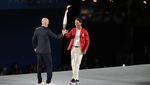 Foto Operan Zinedine Zidane ke Rafael Nadal
