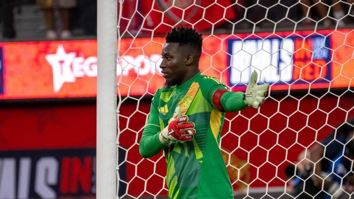 INGLEWOOD, CALIFORNIA - JULY 27: Andre Onana of Manchester United faces a penalty during the pre-season friendly match between Manchester United and Arsenal at SoFi Stadium on July 27, 2024 in Inglewood, California.  (Photo by Ash Donelon/Manchester United via Getty Images)