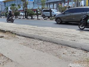Ada Tumpahan Minyak di Jalan Soekamto Palembang, 6 Motor Tergelincir Ada Tumpahan Minyak di Jalan Soekamto Palembang, 6 Motor Tergelincir