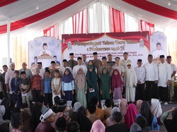 Waket Gerindra Sumut Ade Jona Santuni 1.500 Anak Yatim-Penggali Kubur di Medan