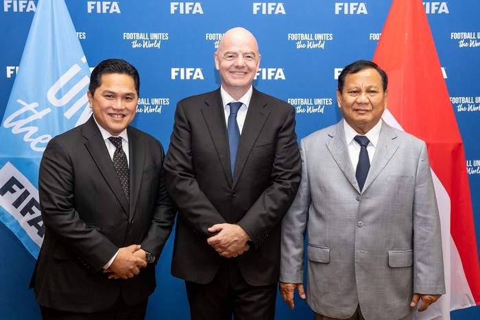 PARIS, FRANCE - JULY 27: FIFA President Gianni Infantino poses for a photo with Football Association of Indonesia Erick Thohir and the President-elect of the Republic of Indonesia Prabowo Subianto at FIFA Paris Offices on July 27, 2024 in Paris, France. (Photo by Lo-Paul Ridet/FIFA)