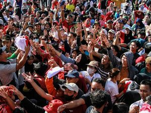 Gerakan Pembagian 49 Ribu Bendera Merah Putih di Palangka Raya