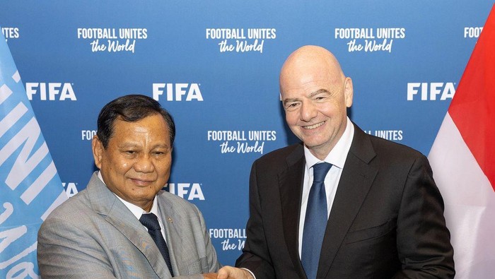 Gianni Infantino didesak mundur dari Presiden FIFA usai geger isu jual saham Piala Dunia. FIFA dinilai butuh kepemimpinan baru yang memulihkan tata kelola.