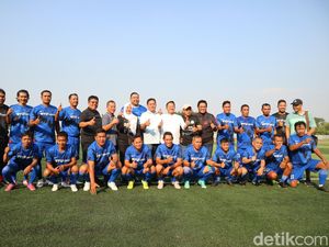 Nonton Persipa Vs Timnas Legend, Crazy Rich Grobogan Joko Suranto Bagikan Bola Nonton Persipa Vs Timnas Legend, Crazy Rich Grobogan Joko Suranto Bagikan Bola