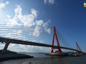 Menara Jembatan Pulau Balang Terpanjang Kedua, Cuma Kalah dari Suramadu Menara Jembatan Pulau Balang Terpanjang Kedua, Cuma Kalah dari Suramadu