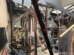 Kebakaran Rumah Makan di Jakbar Padam, Api Diduga Akibat Selang Gas Lepas