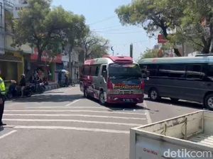 Mikrobus Parkir Sembarangan di Wisata Religi Kota Pasuruan Dirazia Mikrobus Parkir Sembarangan di Wisata Religi Kota Pasuruan Dirazia