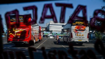 Ramai-ramai Bus Bertahan Meski Terminal Cicaheum 'Disuntik Mati'