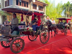Meriahnya Upacara Hari Jadi Klaten Ke-220, Bupati Hadir Naik Kereta Kuda