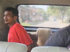 Viral Pencuri BAB di Dalam Mobil Polisi gegara Ketakutan Saat Ditangkap Viral Pencuri BAB di Dalam Mobil Polisi gegara Ketakutan Saat Ditangkap