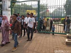 Warga Tak Tahu Monas Sampai Jam 4 Sore: Beli Gorengan, Mau Masuk Lagi Tutup