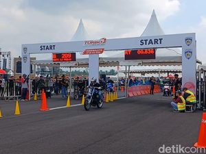Intip Keseruan Drag Race di Lanud Wiriadinata Tasikmalaya