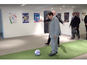Di Markas FIFA, Prabowo Unjuk Kebolehan Main Bola: Kena Tiang Lalu Gol Di Markas FIFA, Prabowo Unjuk Kebolehan Main Bola: Kena Tiang Lalu Gol