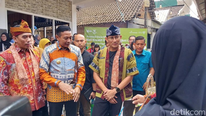 Sandiaga Salahudin Uno di saat menghadiri jadwal Beti Dewi di Kampung Heritage Kayutangan, Kota Malang.