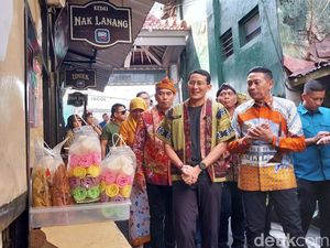 Sandiaga Target Harga Tiket Pesawat Turun 10% Sebelum Akhir Jabatannya Sandiaga Target Harga Tiket Pesawat Turun 10% Sebelum Akhir Jabatannya