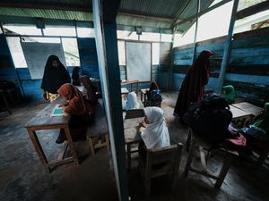Sekolah di Suku Bajo Lapuk Dimakan Usia Sekolah di Suku Bajo Lapuk Dimakan Usia
