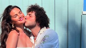 7 Foto Bucin Selena Gomez & Benny Blanco, Makin Mesra Meski Ditentang Fans