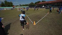 Sebanyak 41 tim yang terbagi atas 13 tim Kategori Usia (KU) 10 dan 28 tim KU 12 dari Madrasah Ibtidaiyah (MI) maupun Sekolah Dasar (SD) yang berada di Daerah Istimewa Yogyakarta (DIY) mengikuti MilkLife Soccer Challenge-Yogyakarta Series 1 2024, yang berlangsung mulai 25 Juli hingga 28 Juli di Stadion Tridadi, Sleman, DIY.