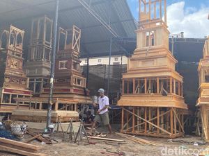 Musim Ngaben, Perajin Bade di Karangasem Kebanjiran Pesanan Musim Ngaben, Perajin Bade di Karangasem Kebanjiran Pesanan