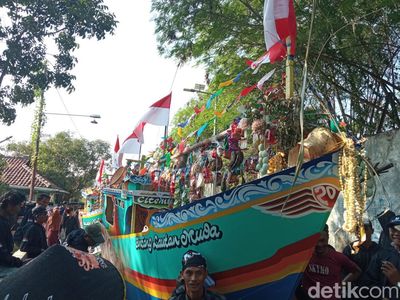 Menengok Kemeriahan Tradisi Nadran di Desa Citemu Cirebon