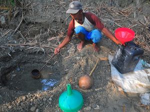 Warga Grobogan Kesulitan Air Bersih Imbas Kemarau Warga Grobogan Kesulitan Air Bersih Imbas Kemarau