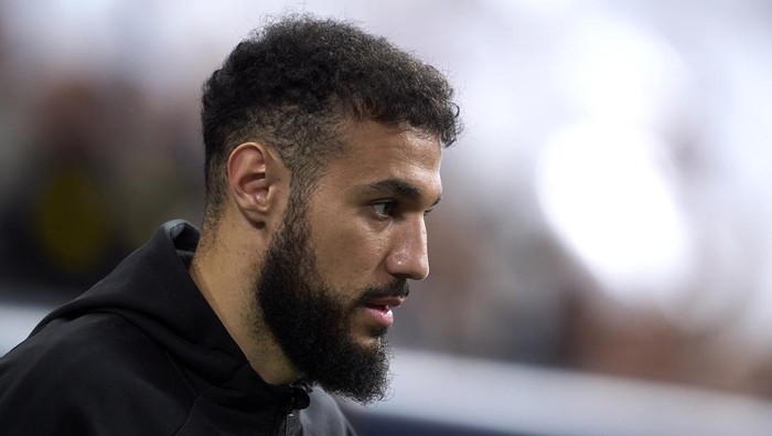 MADRID, SPAIN - MAY 08: Noussair Mazraoui of FC Bayern München looks on prior to the UEFA Champions League semi-final second leg match between Real Madrid and FC Bayern München at Estadio Santiago Bernabeu on May 08, 2024 in Madrid, Spain. (Photo by Manuel Queimadelos/Quality Sport Images/Getty Images)
