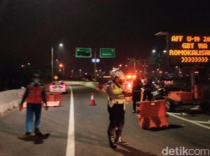Antre Panjang di Tol Romokalisari Arah GBT Jelang Indonesia vs Thailand