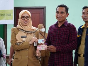 Haru Petani Tembakau Demak Terima BLT Bagi Hasil Cukai dari Bupati Eistianah