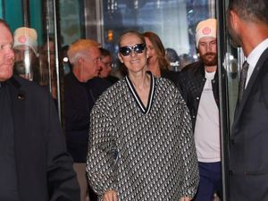 Gaya Celine Dion Pakai Baju Olahraga Seharga Rp 113 Juta Gaya Celine Dion Pakai Baju Olahraga Seharga Rp 113 Juta