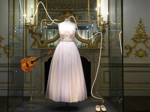 Gaun-gaun Taylor Swift Dipamerkan di Museum London