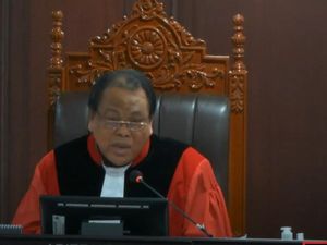 Canda Hakim Arief ke Kuasa Hukum: Jangan Aduh-aduh, Nanti Prof Anwar Usman Iba Canda Hakim Arief ke Kuasa Hukum: Jangan Aduh-aduh, Nanti Prof Anwar Usman Iba